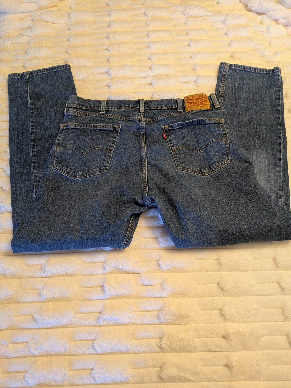Vintage men's 505 Levi's jeans 38x32